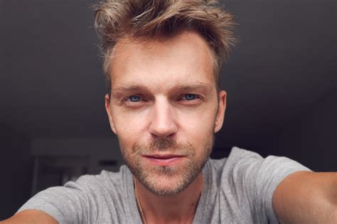 30 male selfie|Man Selfie Photos and Premium High Res Pictures .